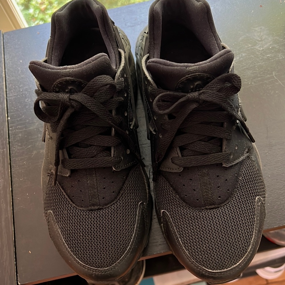 Nike huarache run black youth 6 preowned